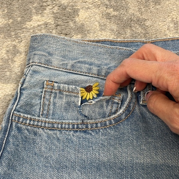 New Favorite Daughter Juni High Rise Shorts Floral Daisy Sunflower Sz 31 - Picture 12 of 16